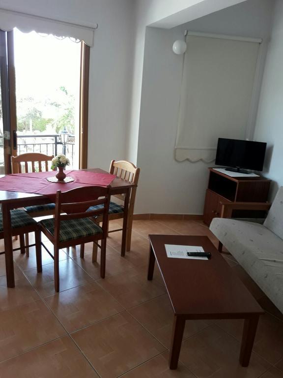 Yialos Apartments ปิสซูรี ภายนอก รูปภาพ